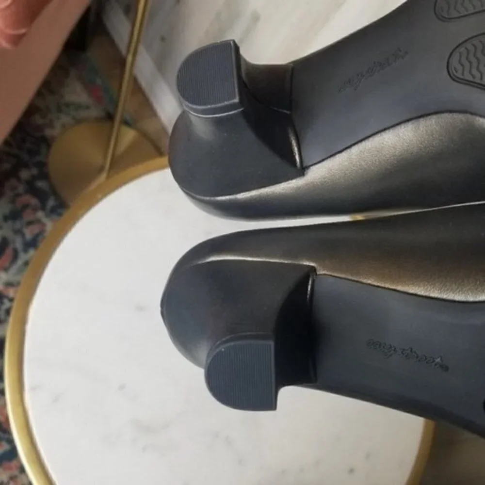 Easy Street Pewter Fabulous Classic Pump Narrow Width - Picture 8 of 8